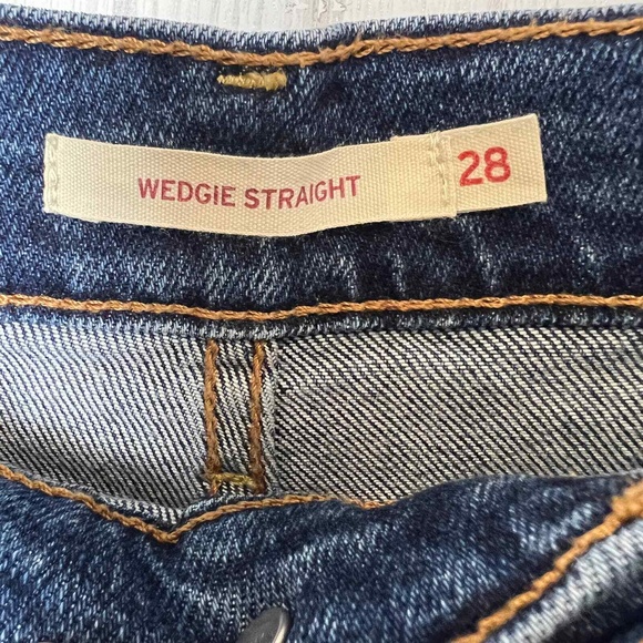 Levi's Wedgie Straight Crop Blue Jeans Distressed Raw Hem Button Fly EUC Size 28 - Picture 9 of 12